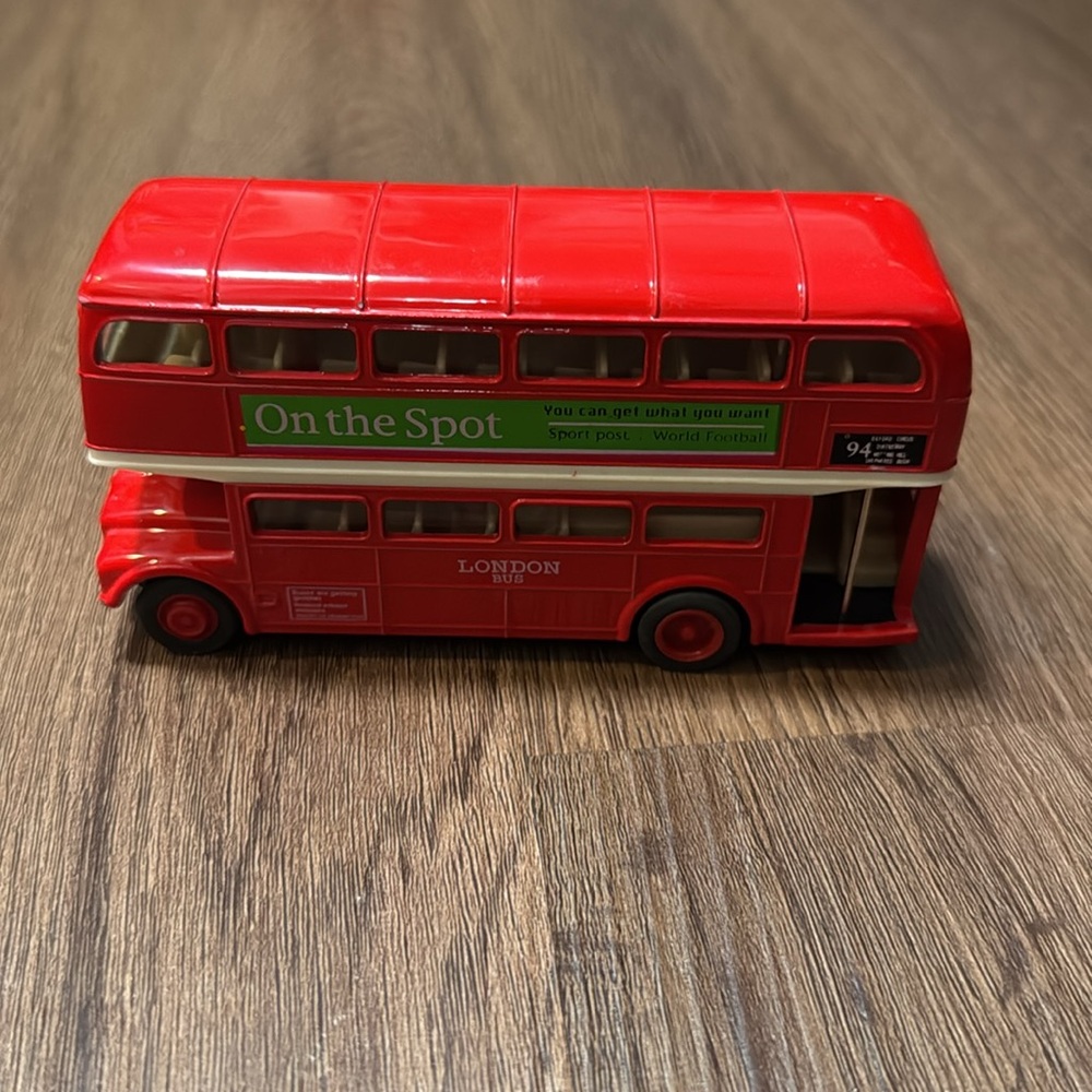 The WELLY pull back London Red Double Decker Bus diecast model